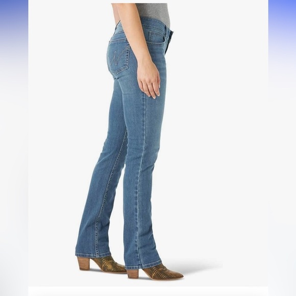 Wrangler Women’s Straight Leg Jeans - Picture 1 of 8
